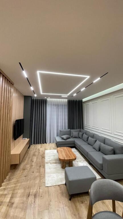 🏢Tek Liqeni i Thate,prane Bar Sereno jepet me qera apartament 2+1+2+post parkimi ,i sapo mobiluar 1,500 €