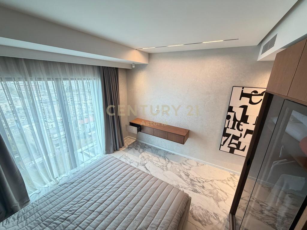 🏙️ Duplex di Lusso 221 m² + Parcheggio Chiuso – “Square 21”, Tirana