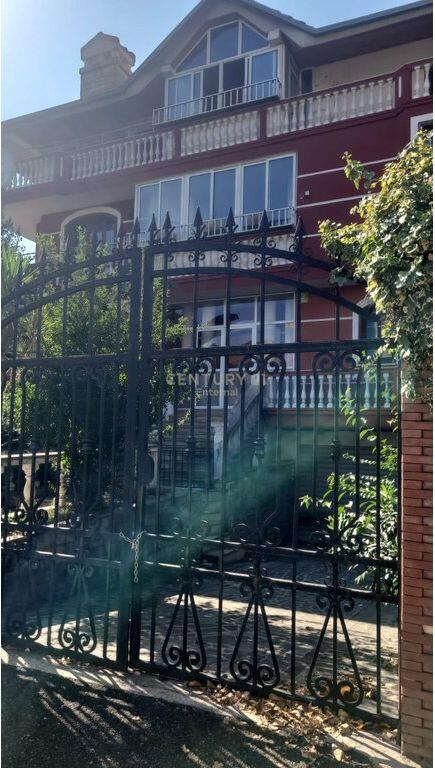 Vilë me Qira në Kompleksin “Dinamo”, Tiranë