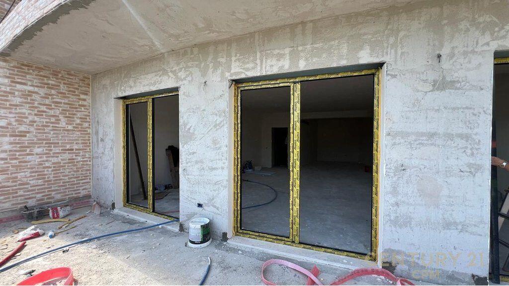 SHESIM DUPLEX ME PAMJE TE LIQENIT TE FARKES TEK RESIDENCA SWAN LAKE ! 360,000 €