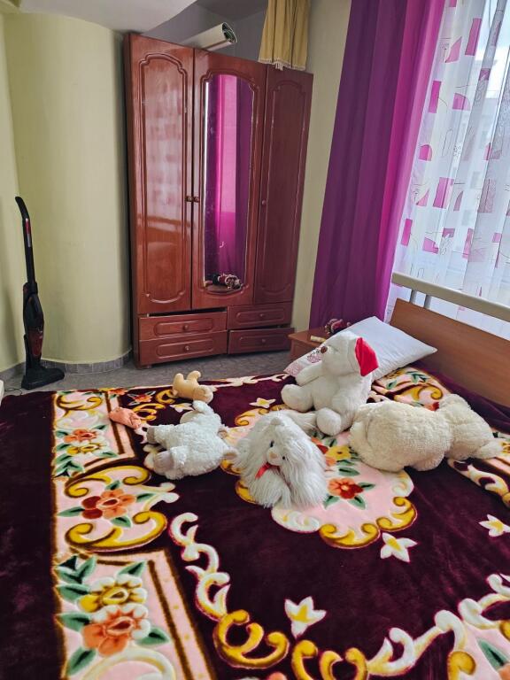 Jepet me qera apartament 2+1 ne ilira plazh durres