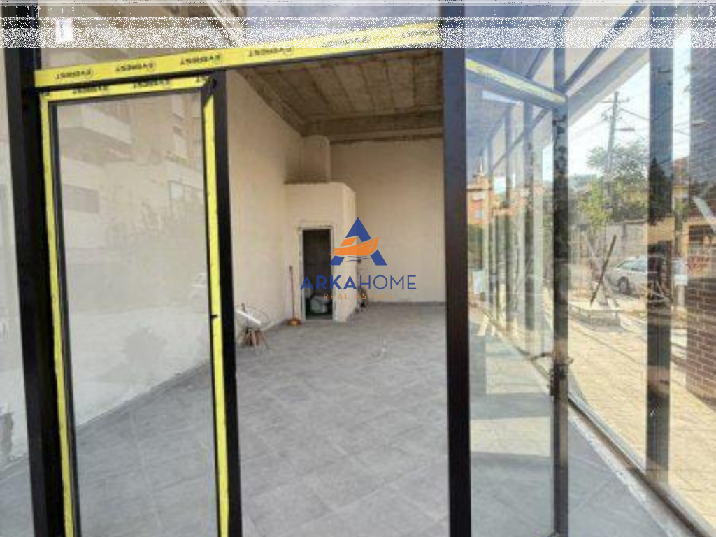 COMMERCIAL UNIT FOR RENT 50M2 "PAZARI I RI" 1000 EURO