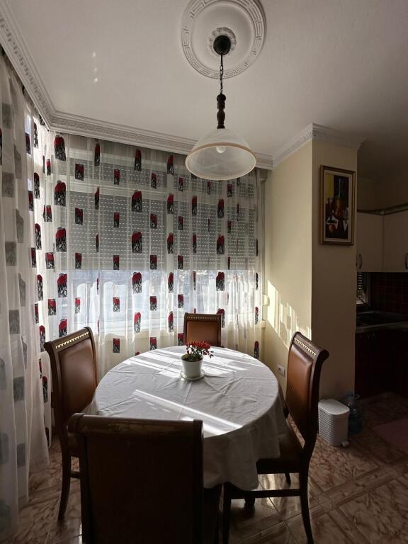 APARTAMENT 2+1 ME QIRA - STACIONI I FUNDIT TIRANA E RE