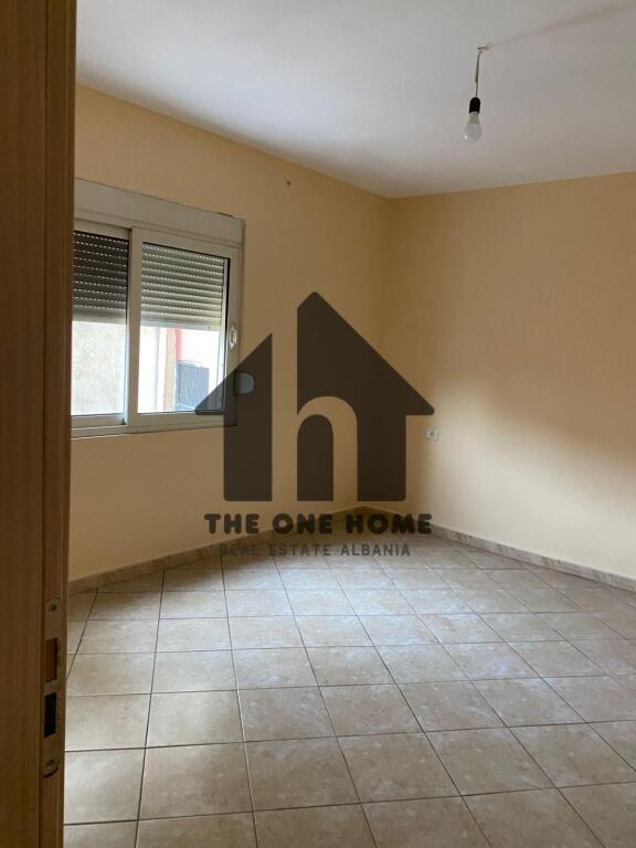 Qera 1+1 Bosh Tregu Elektrik ( E pershshtashme dhe per zyra)
