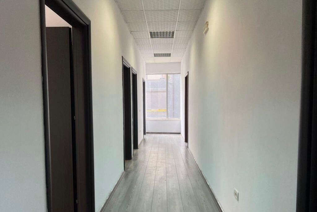 COMMERCIAL SPACE FOR RENT, PARIS COMMUNE!