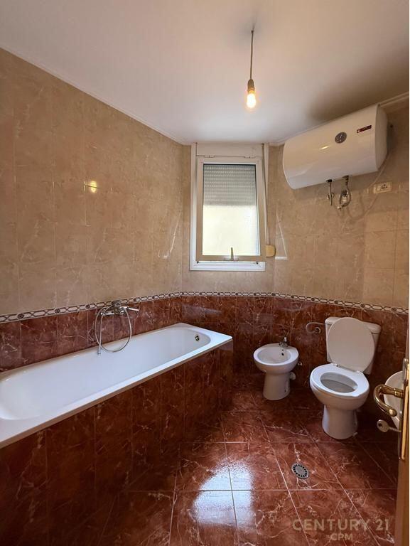 VENDIAMO APPARTAMENTO 2+1+2 PRESSO IL COMUNE DI PARIGI!