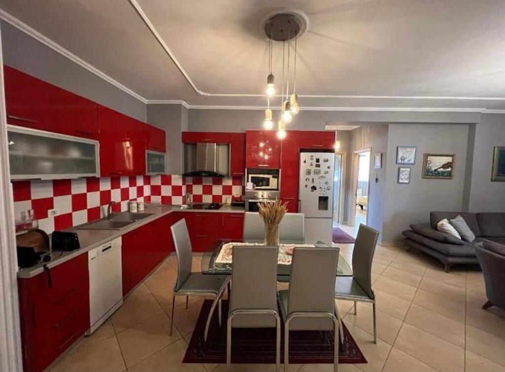 Kodra Diellit,jepet me qira apartament 2+1! 600 Euro