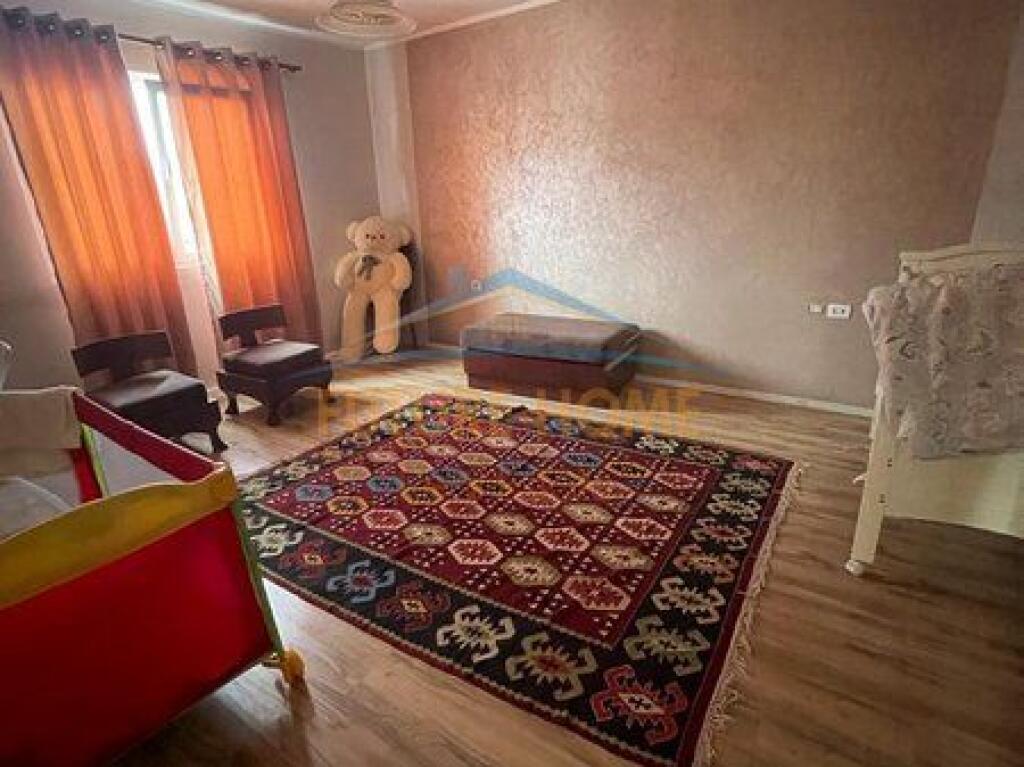 Shitet, Apartament 3+1,Shkolla e Bashkuar, Tirane.