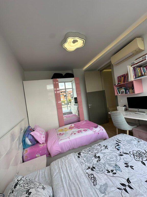 Shitet, Apartament 2+1+2, Kompleksi "Kika 2", Komuna Parisit, Tiranë.
