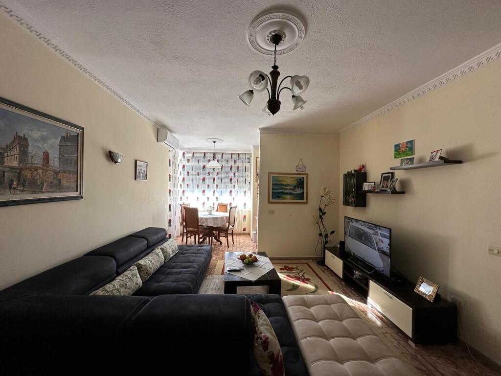 APARTAMENT 2+1 ME QIRA - STACIONI I FUNDIT TIRANA E RE