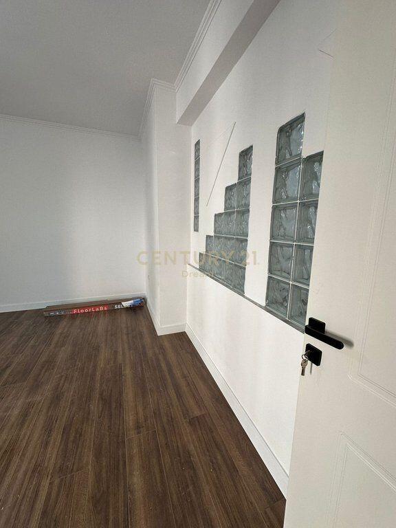 Zyra e investuar për qira – pranë Bulevardit “Zogu i Parë”