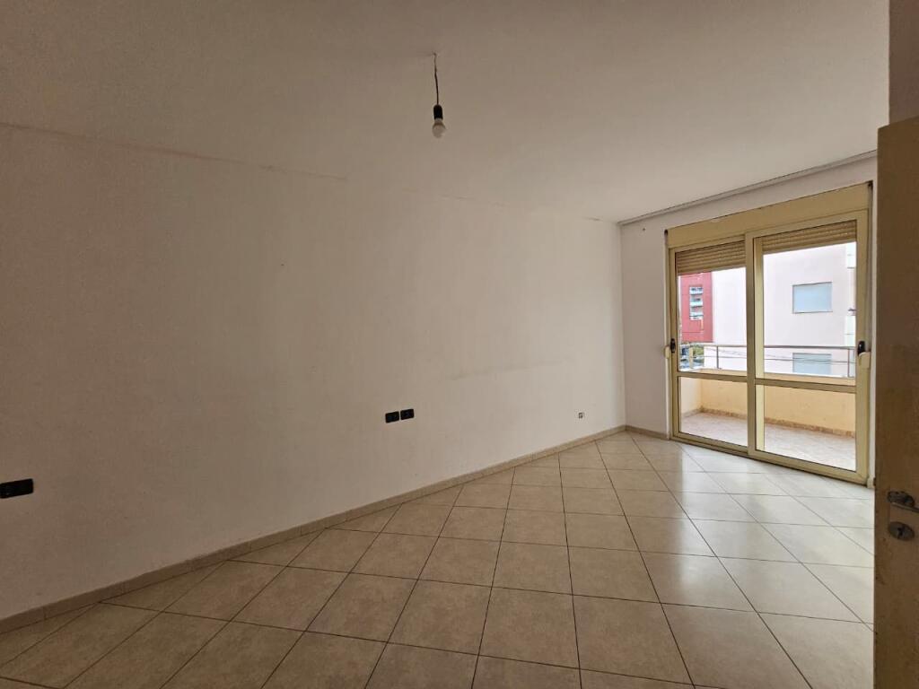 APARTMENT FOR SALE 1+1 VLORE CIPAJVE STREET