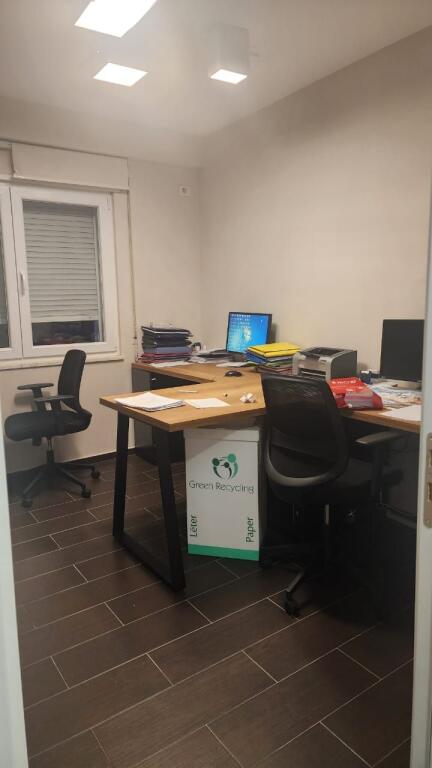 🏢 Ambient Zyre 2+1+2 për Qira – Pranë Liqenit, Tiranë