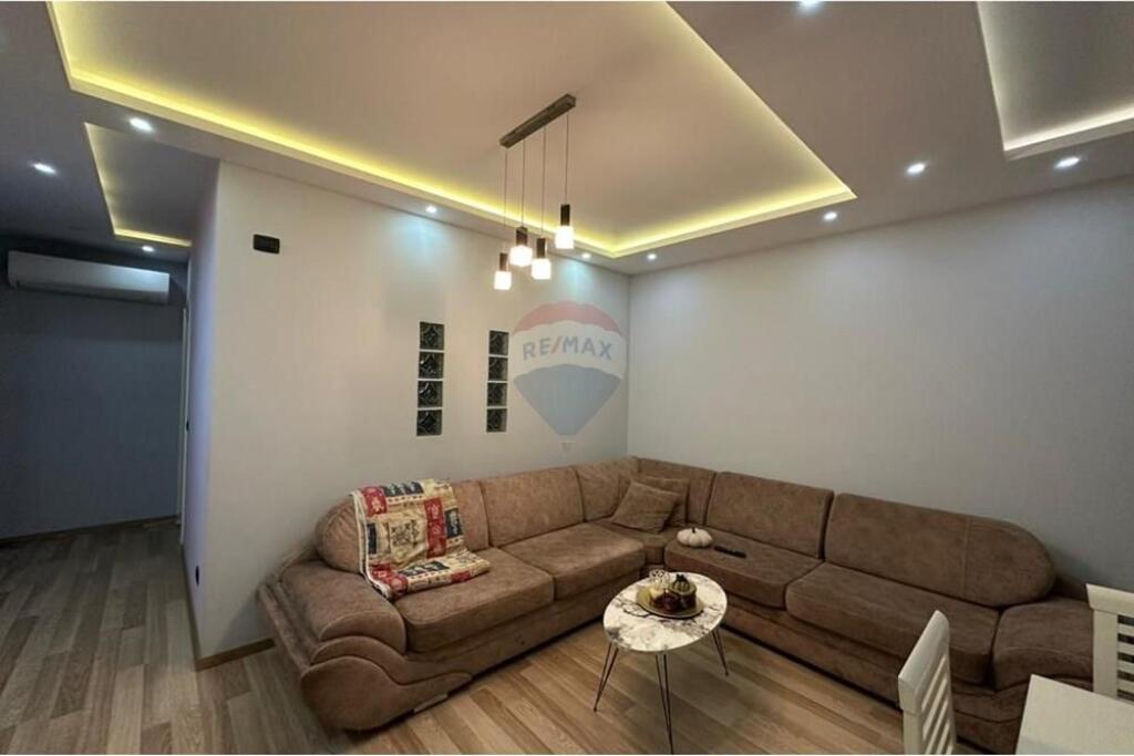 Apartment 2+1 for sale on Besim Alla street, Yzberisht