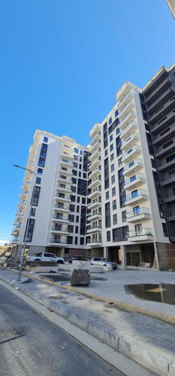 Shitet apartament 3+1 Ish fusha e aviacionit