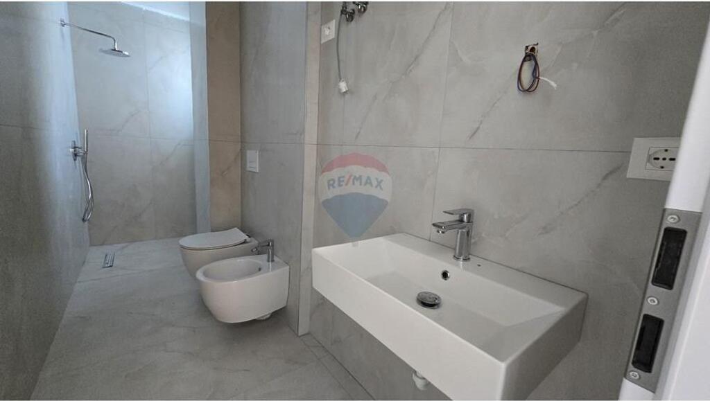 Shitet apartament 1+1 te Rezidenca OxA