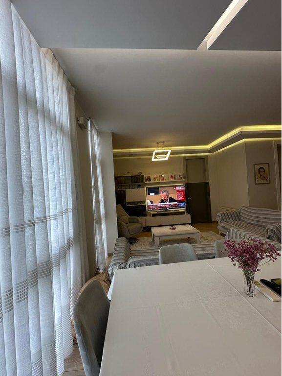 Shitet, Apartament 2+1+2, Kompleksi "Kika 2", Komuna Parisit, Tiranë.