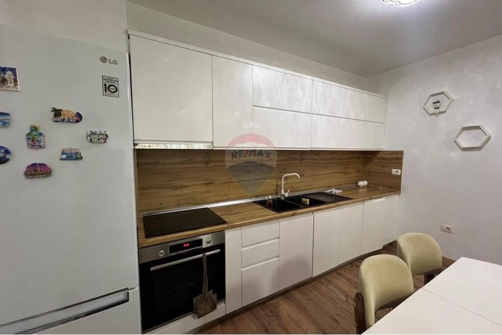 APARTAMENT 2+1+ POST PARKIMI TEK KOPSHTI BOTANIK
