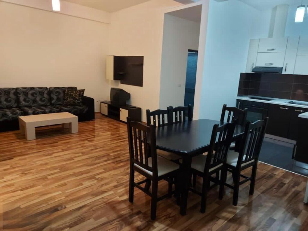Ish-Parku,jepet me qira apartament 1+1! 460 Euro