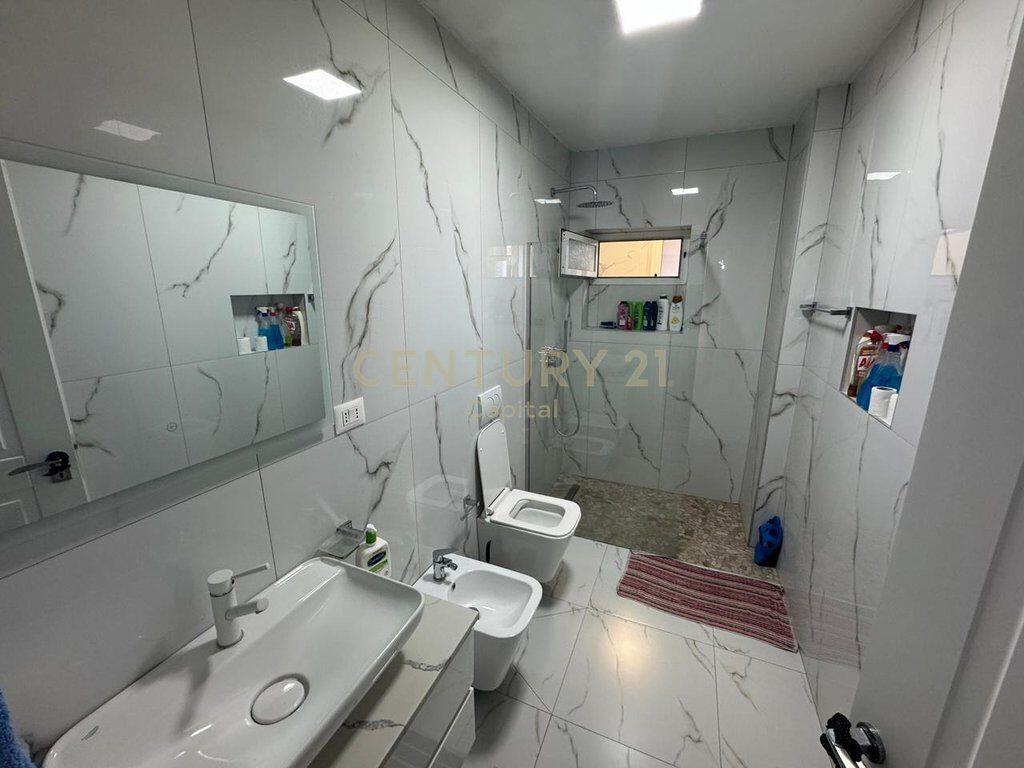 Jepet Me Qera Apartament 2+1+2 në Laprakë, Tiranë
