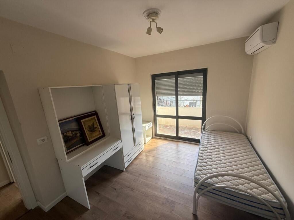 Jepet me qera 3+1 prane Ambasades Kineze