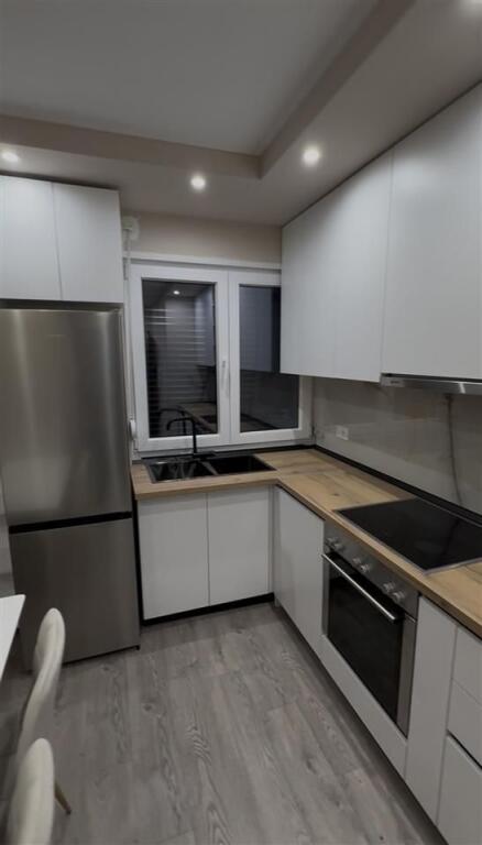 Jordan Misja, apartament 1+1 luksoz me qera (65,000 leke)
