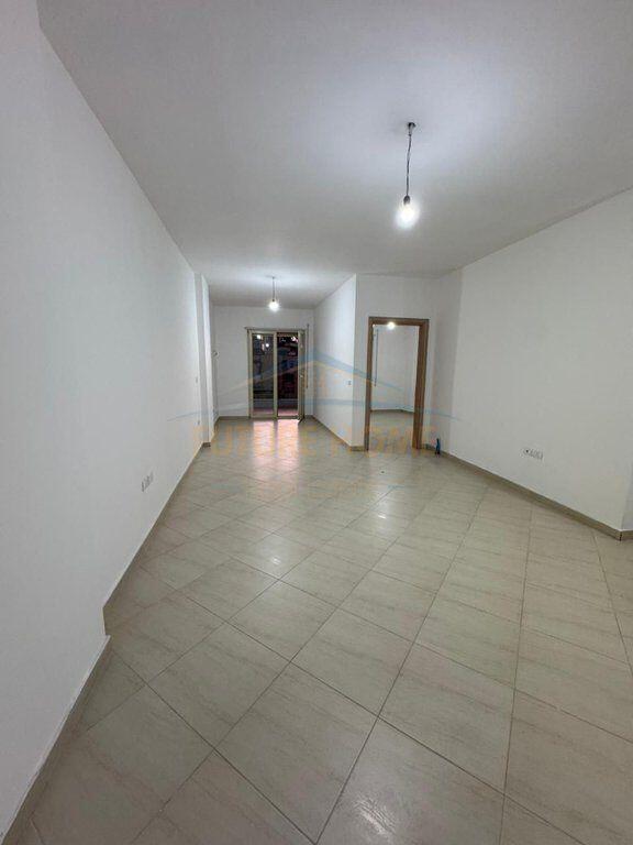 Shitet, Apartament 1+1, Fresku, Tiranë