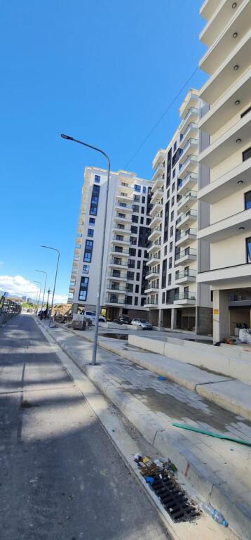 Shitet apartament 3+1 Ish fusha e aviacionit