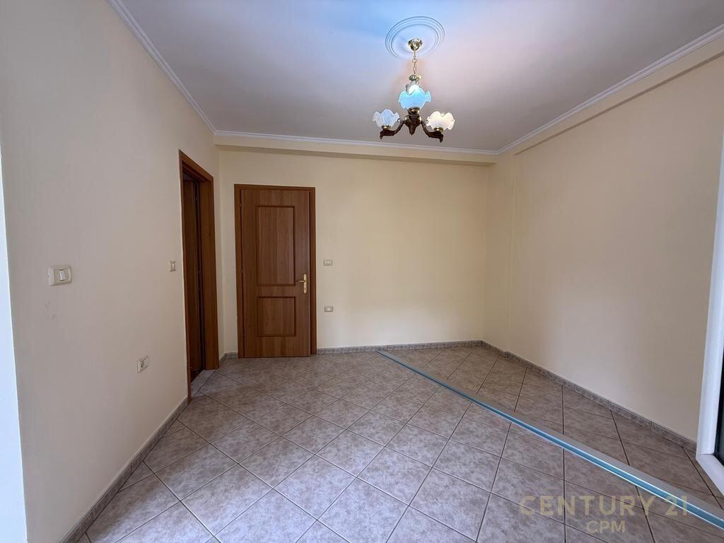 Shitet Apartament 2+1+2 – Komuna e Parisit