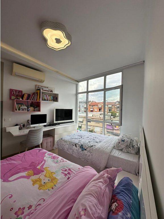 Shitet, Apartament 2+1+2, Kompleksi "Kika 2", Komuna Parisit, Tiranë.