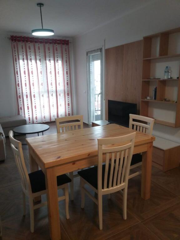 Apartament i ri me qera tek 5 maji (450 Euro)
