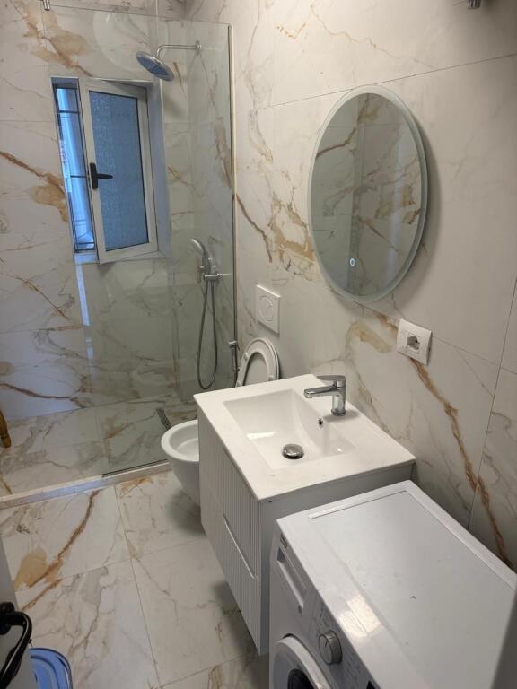 Jepet me qera 3+1 prane Ambasades Kineze