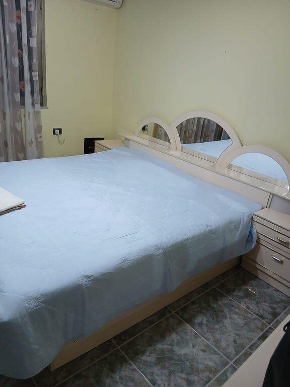 Ofrojme Apartament 2+1 Me Qira, tek Shkolla e Kuqe