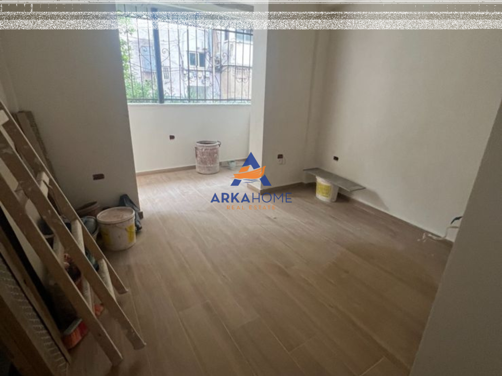 APARTAMENT ME QIRA 1+1+BALLKON "RRUGA KOSOVARËVE" • 70M2 • DHOMË GJUMI • DHOMË NGRËNIE &amp; KUZHINË • BANJO • BALLKON • KATI I 8-TË • ME ASANSER • ZONË E QETË BANIMI • MOBILIM I RI • ÇMIMI: 1,000 EURO • RRUGA KOSOVARËVE • KONTAKT:  J24