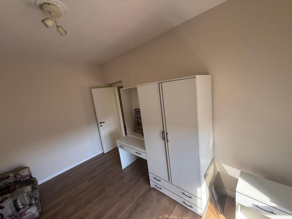 Jepet me qera 3+1 prane Ambasades Kineze