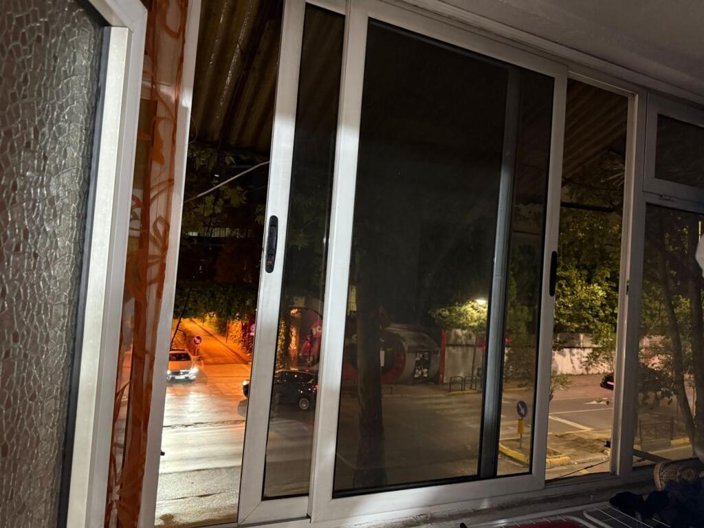 Apartment 1+1, Harry Fullsi School!