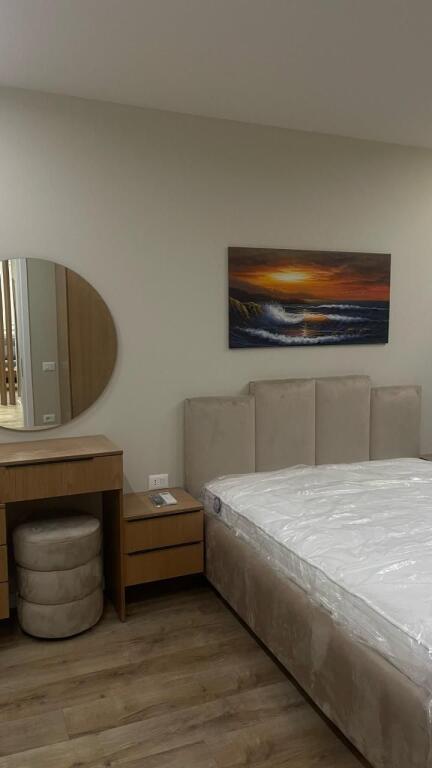 🏢Tek Liqeni i Thate,prane Bar Sereno jepet me qera apartament 2+1+2+post parkimi ,i sapo mobiluar 1,500 €