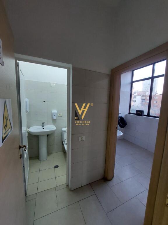 JEPET ZYRE 350 M2 ME QERA TE RRUGA PJETER BUDI 3.000 EURO