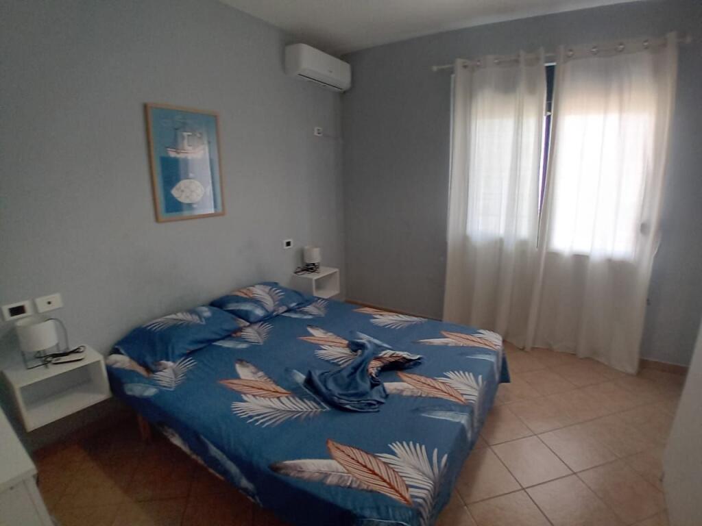 Jepet me qira apartament 2+1 ne plazh te rrote kuqe  