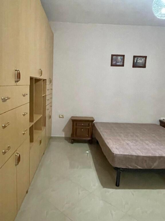 📣 AFFITTO Appartamento 2+1 Con Parcheggio (Parte Villa) 📍 Vicino alla Rotonda di Sauk ✨   🏠 Piano 1 (Parte Villa)  💶 Prezzo 450 Euro