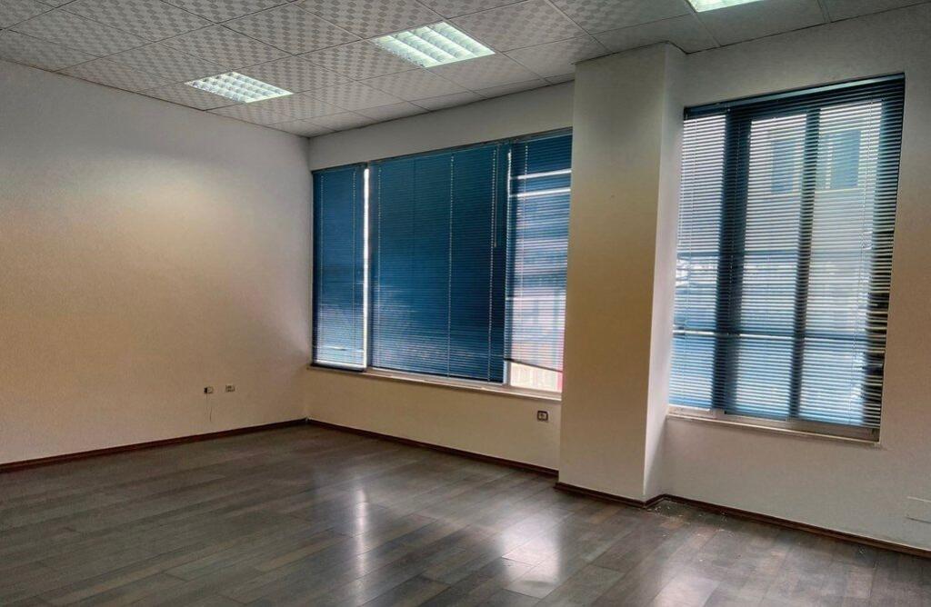 COMMERCIAL SPACE FOR RENT, PARIS COMMUNE!