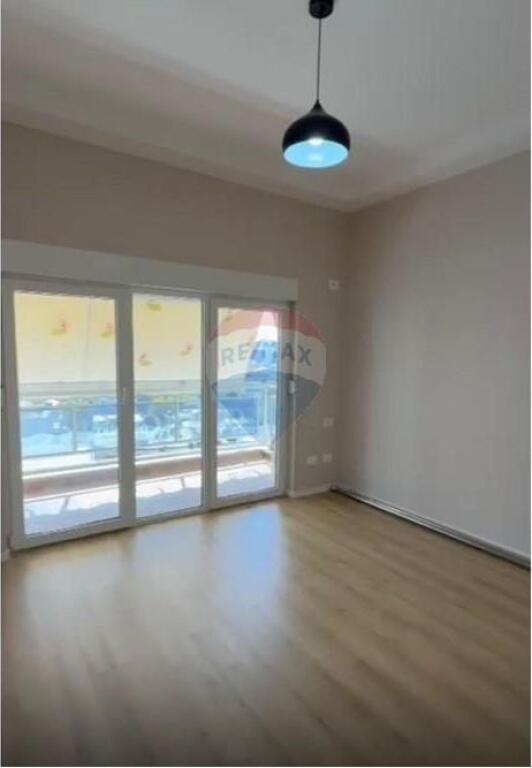 Shitet Apartament 2+1 në Porcelan, pranë UET
