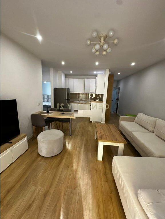 Jepet me qira apartament luksoz 2+1+2+2 poste parkimi