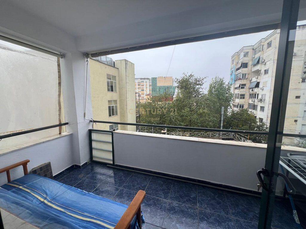 Jepet apartament 1+1 me qira tek Bulevardi Zogu i pare, tek New Jorku.