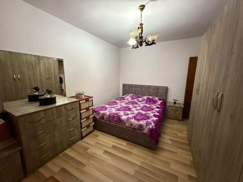 Apartment 1+1, Harry Fullsi School!