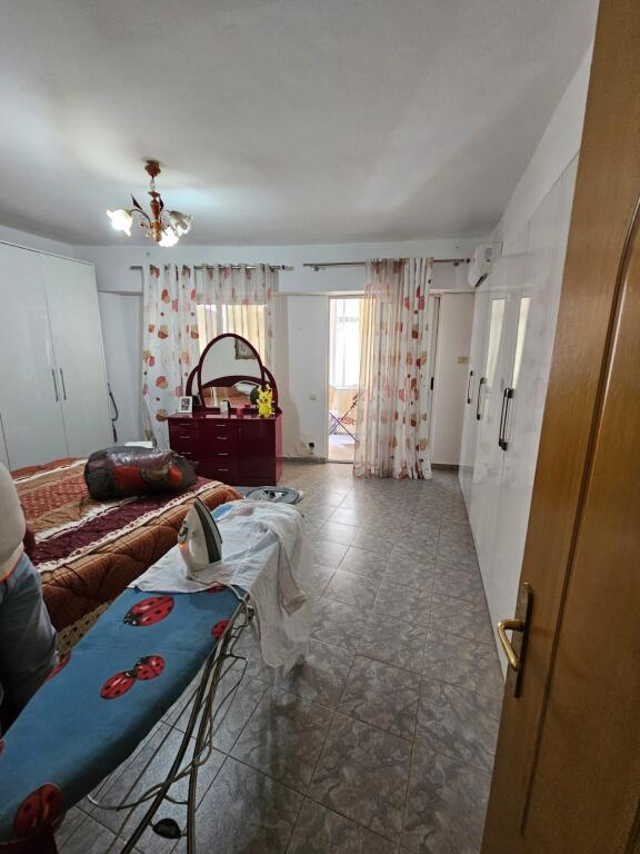 Jepet me qera apartament 2+1 ne ilira plazh durres