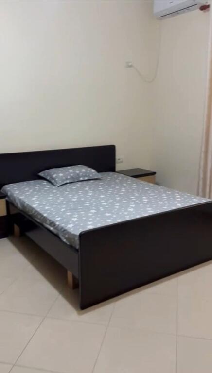 🏠Sauk, vicino all'Accademia di Polizia, si affitta il secondo piano di una villa 2+1, arredato. 45.000 Leke