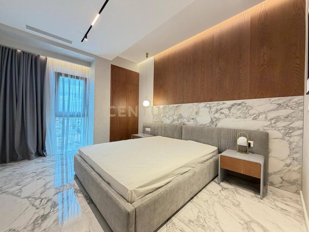 Duplex luksoz 221 m² + parkim te mbyllur te "Square 21", Tiranë