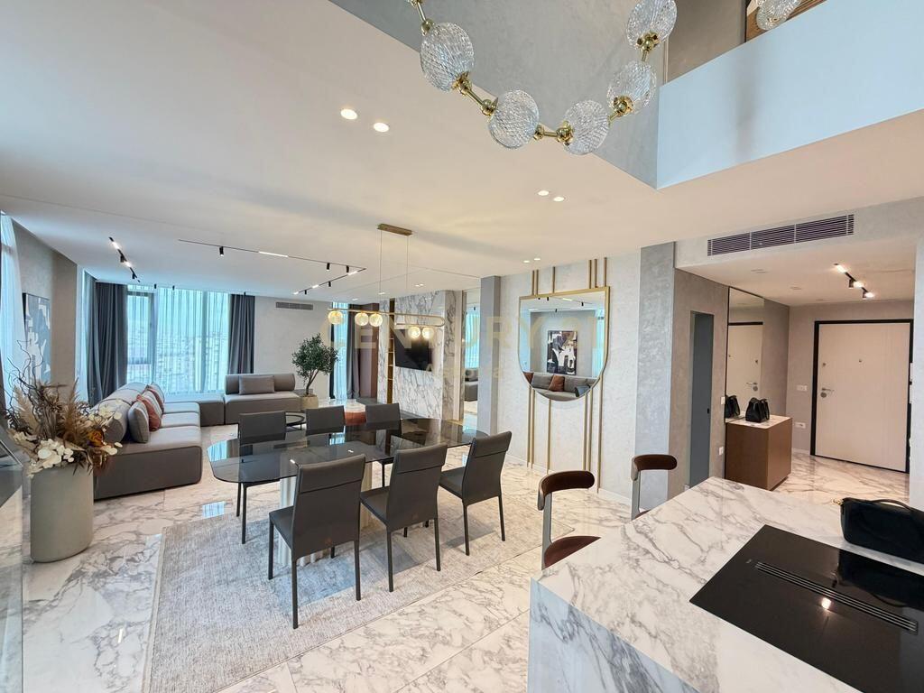 🏙️ Duplex di Lusso 221 m² + Parcheggio Chiuso – “Square 21”, Tirana