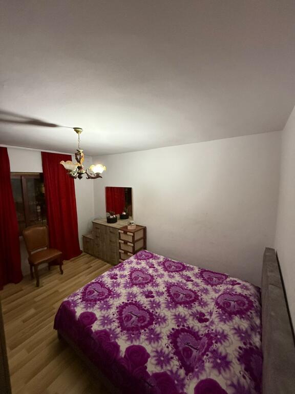 Apartment 1+1, Harry Fullsi School!